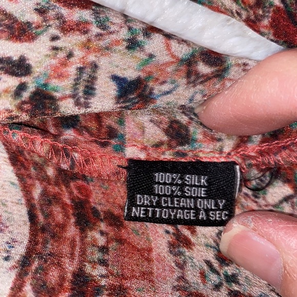 Tolani  boho beautiful 100 percent Silk button up blouse Size XS - Picture 7 of 9